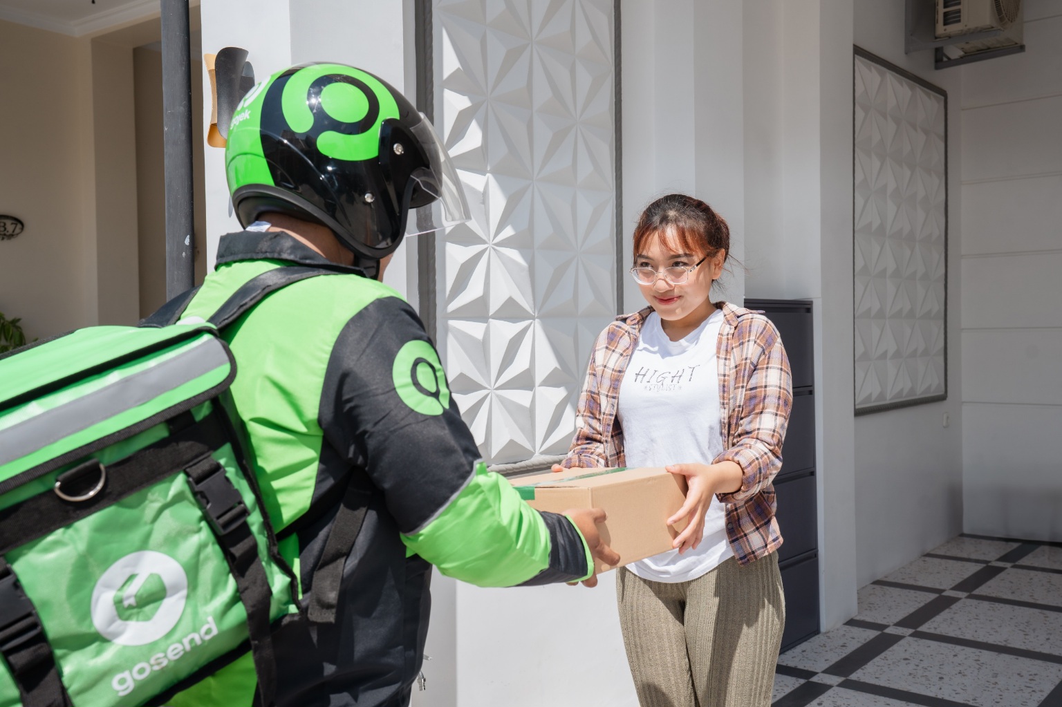 Kirim Hampers 1 Jam Sampai, Gojek Hadirkan Promo GoSend Instant