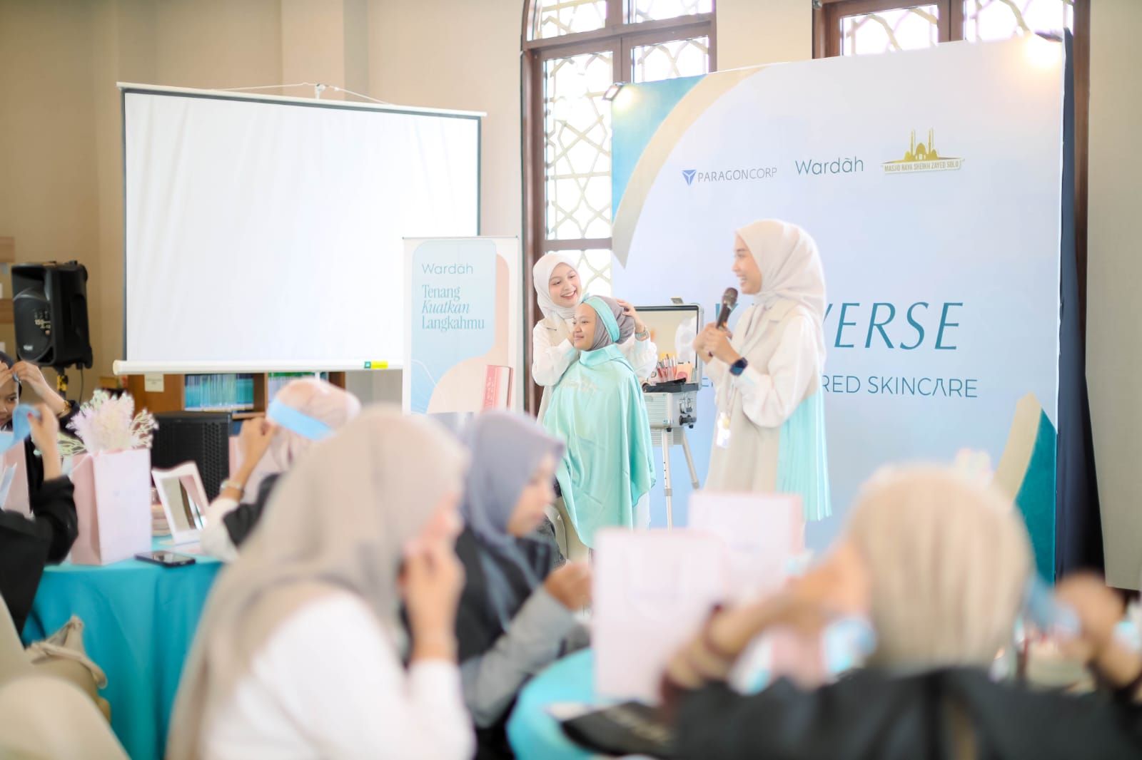 Paragon dan Wardah Ajak Perempuan Teladani Maryam di Masjid Sheikh Zayed Solo