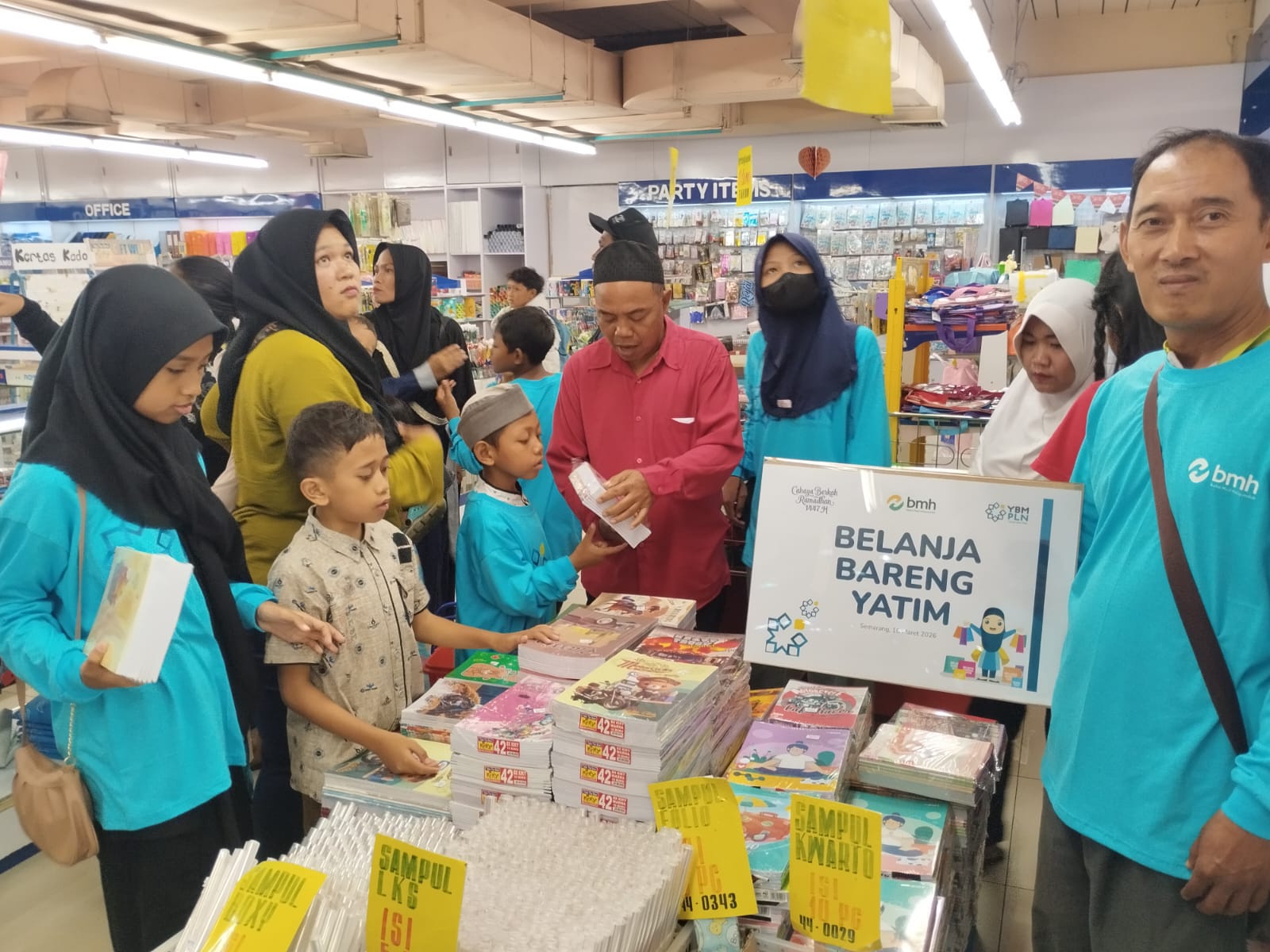 Momen Haru 25 Anak Yatim Ngemal dan Belanja Lebaran di Semarang
