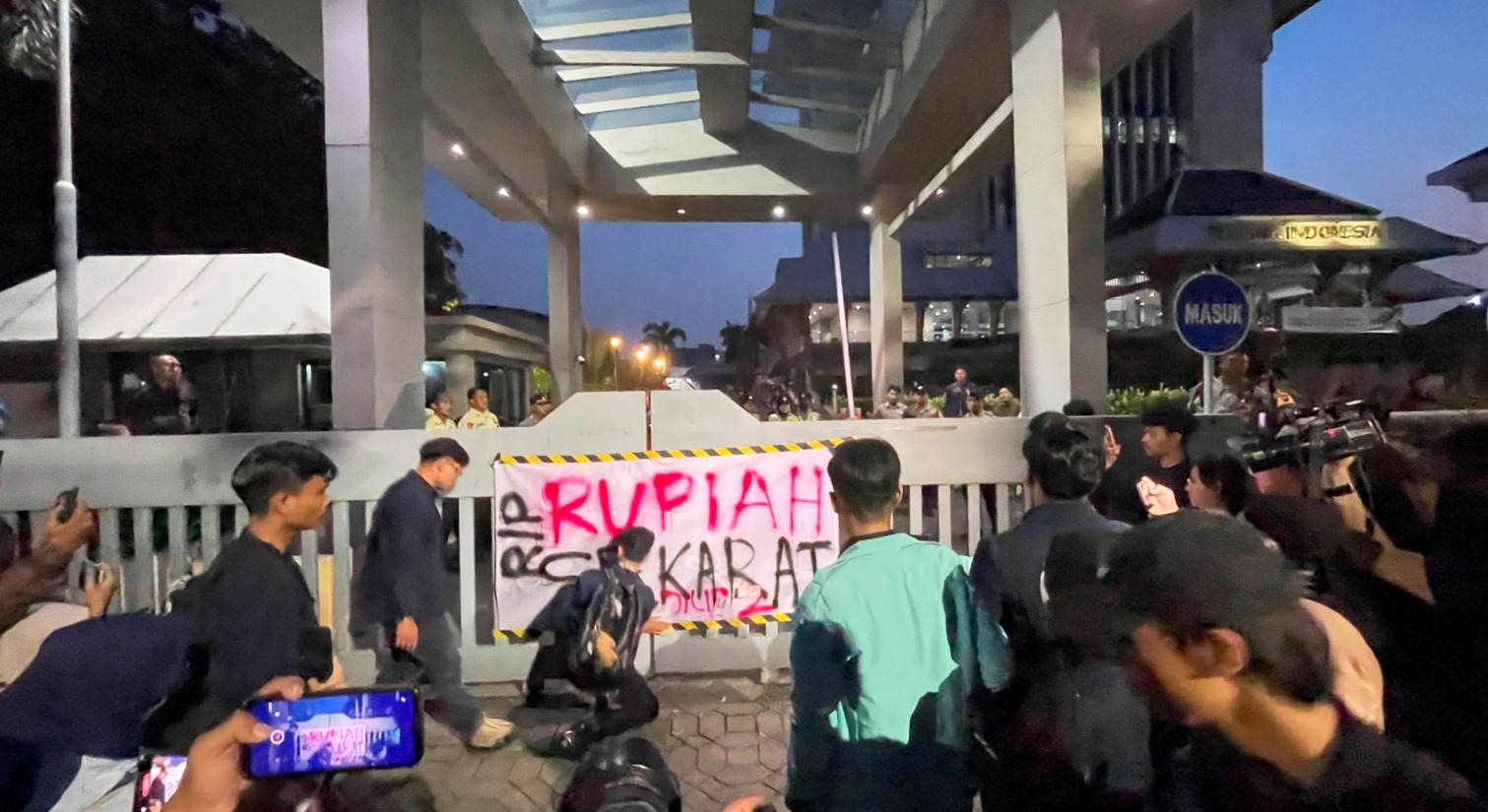 Mahasiswa Sebut Ekonomi Indonesia Bom Waktu, BBM dan Beras Terancam Naik