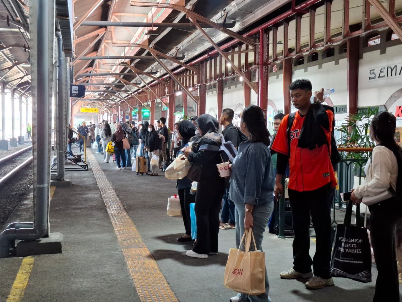 Terburu-buru Saat Boarding Jadi Penyebab Utama Penumpang Salah Naik Kereta