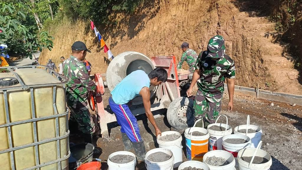 Satgas TMMD Reguler ke-129 Tembus Tanjakan Demi Percepat Pembangunan Jalan