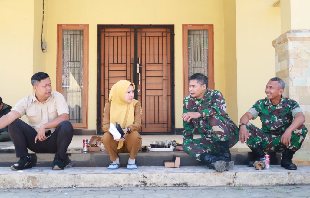 TMMD 129 Berjalan, Danramil Bruno dan Kades Watuduwur Siaga Antisipasi Kendala