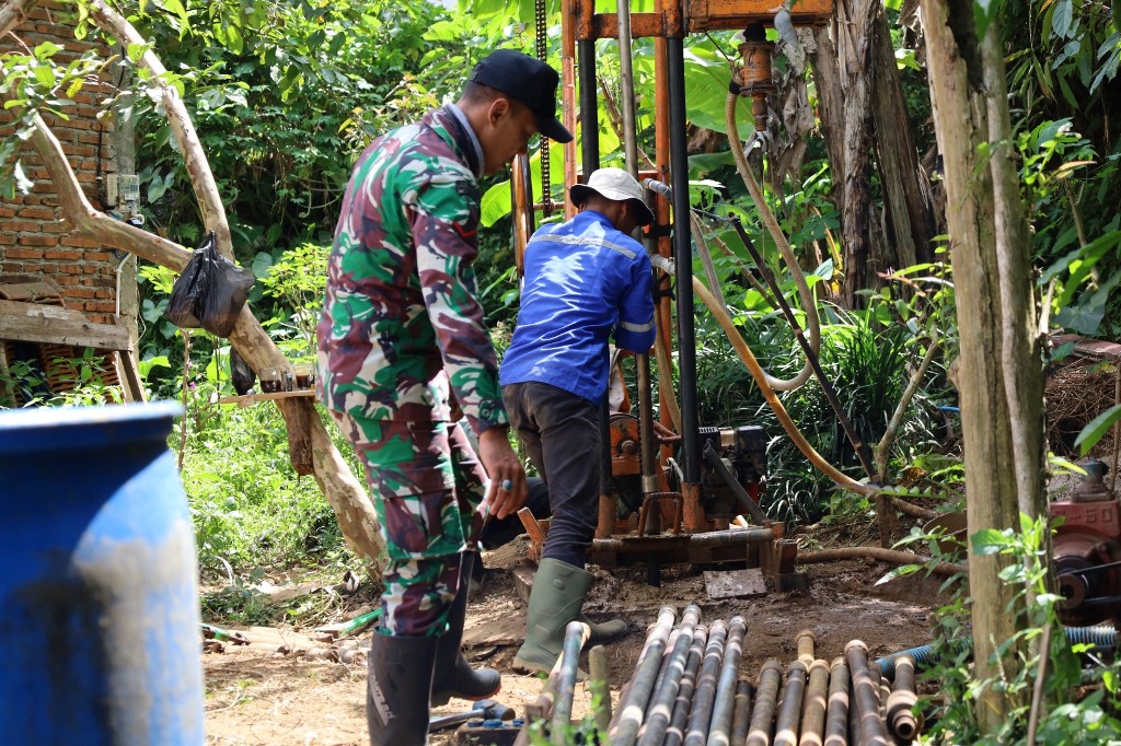 Lapisan Batu Keras Jadi Tantangan, Satgas TMMD Tetap Kebut Pembangunan Sumur Bor
