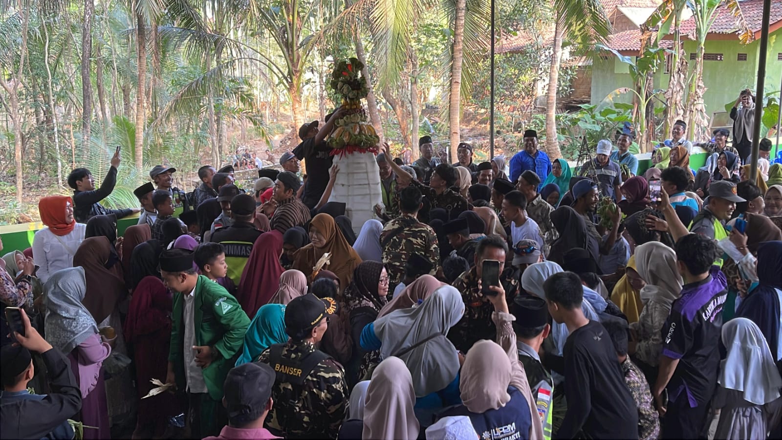 Ritual Ganti Lawon dan Seribu Ingkung Jadi Daya Tarik Haul Ki Ageng Wonokusumo