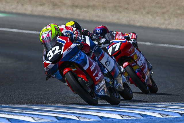 Pembalap Ramadhipa Terjatuh saat Berebut Podium di Race 2 Jerez
