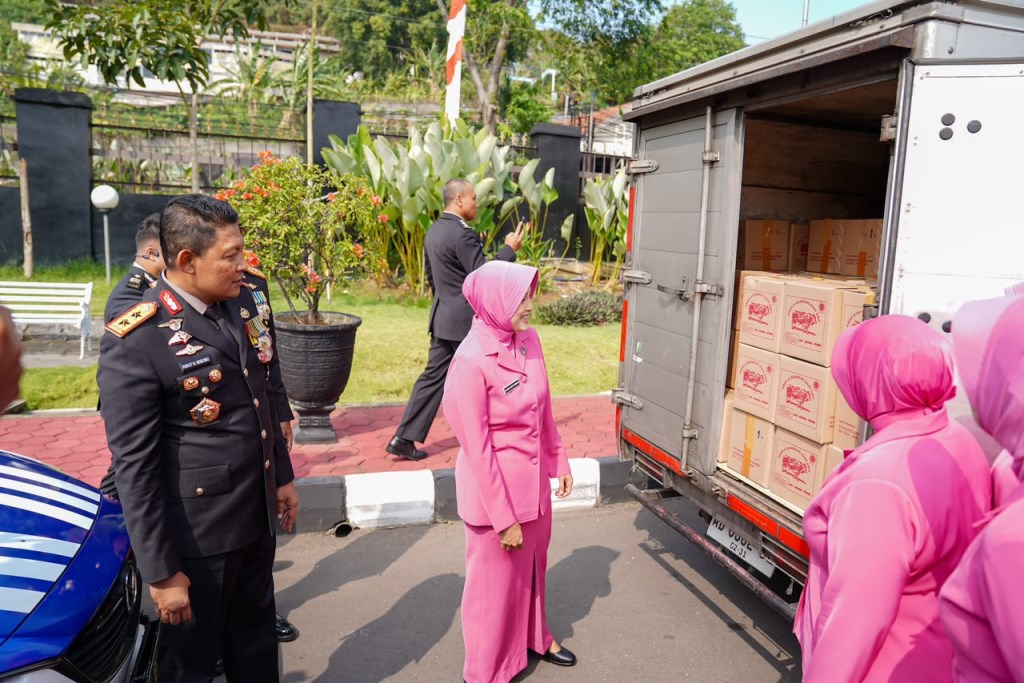 Polda Jateng Kirim 10 Truk Bantuan untuk Korban Gempa NTT, 3 Dokter Turut Diterjunkan